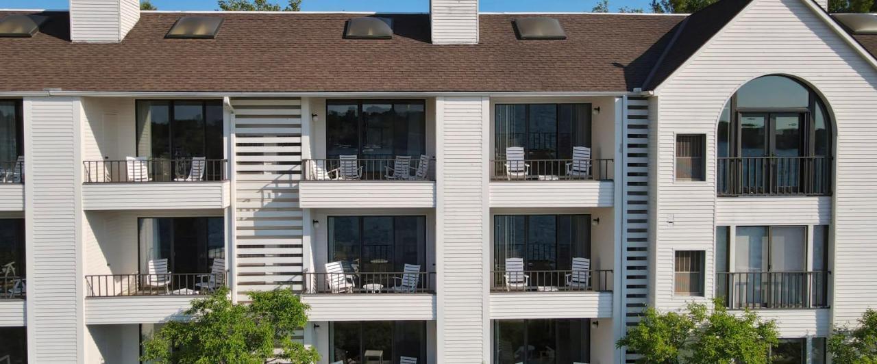 שארלוואה 359 Edgewater Inn מראה חיצוני תמונה