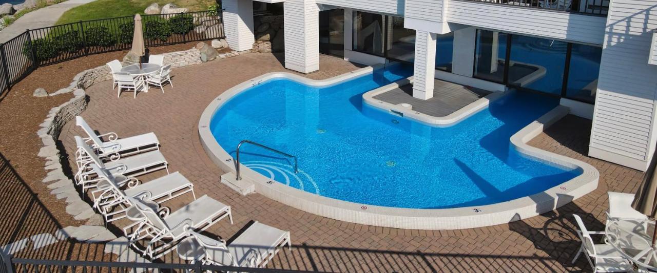 שארלוואה 359 Edgewater Inn מראה חיצוני תמונה