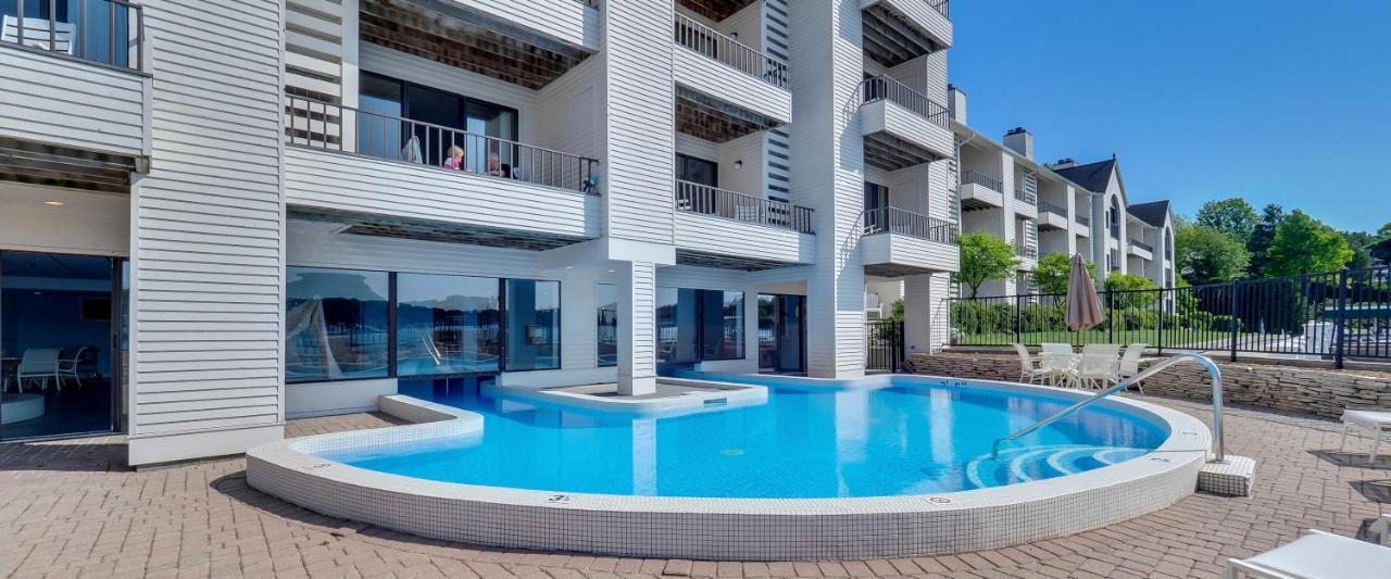 שארלוואה 359 Edgewater Inn מראה חיצוני תמונה