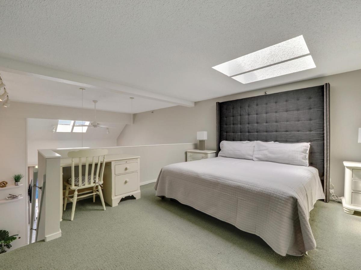 שארלוואה 359 Edgewater Inn מראה חיצוני תמונה