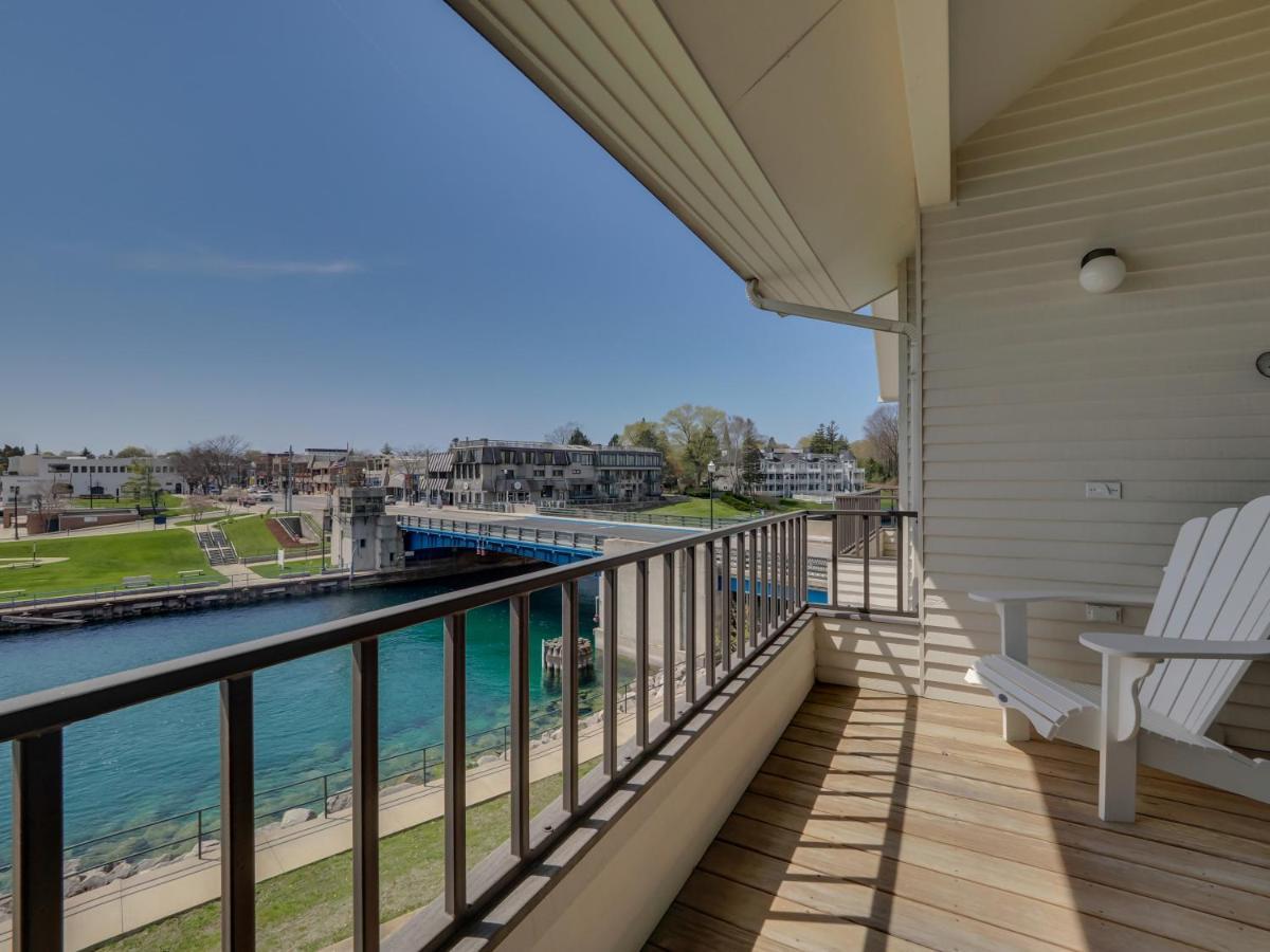 שארלוואה 359 Edgewater Inn מראה חיצוני תמונה